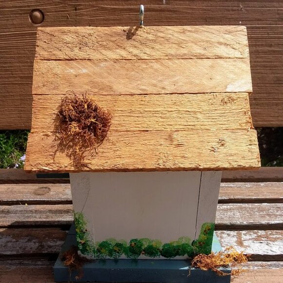 Beautiful Handmade White Birdhouse Cottage Moss White Wreath Hanging Never Used - Picture 5 of 6